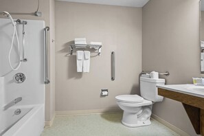 Standardværelse | Badeværelse | Badekar, gratis toiletartikler, hårtørrer, håndklæder