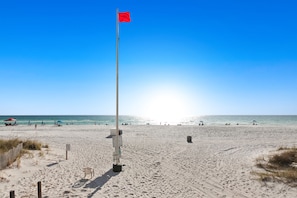 Beach nearby - Pirate's Pearl | Steps to Beach | Pool | Balcony (Panama City Beach)