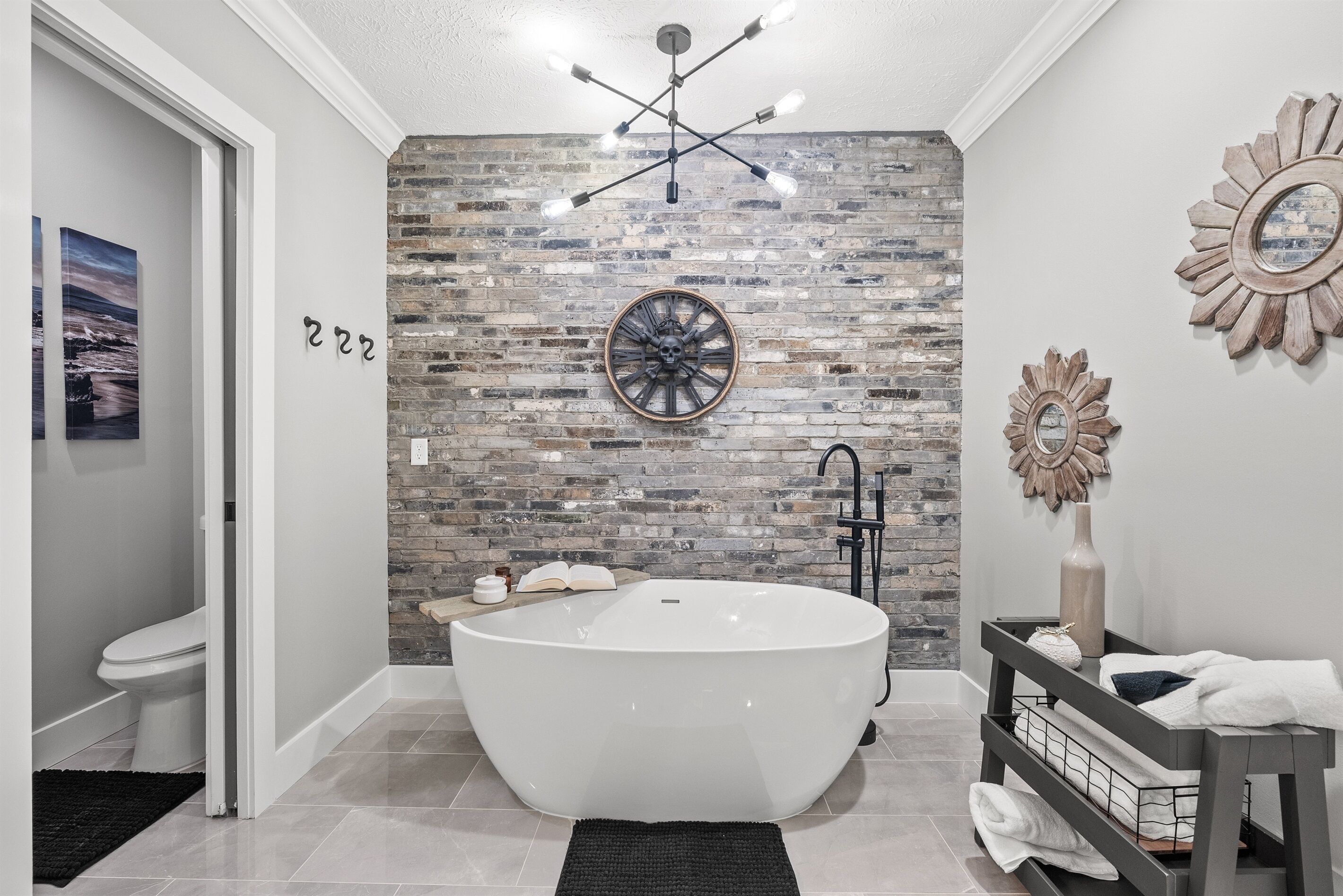 Shower, jetted bath, hair dryer, towels