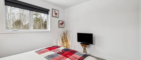 Fer et planche à repasser, lit de bébé portatif, Wi-Fi, literie fournie