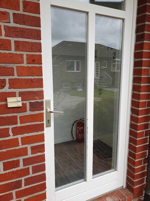 Exterior detail - Vacation apartment in Wilhelmshaven - quiet, modern, ideal for excursions (Wilhelmshaven)