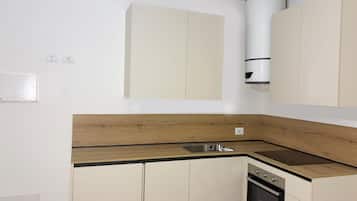 Quadrupla Standard | Cucina privata | Mini-frigorifero, piano cottura, pentole/stoviglie/utensili