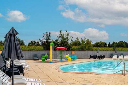 Caravan 'Nina's Mobilhome Am Europa Park' with Shared Pool and Private Terrace