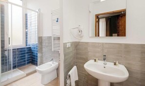 Dusche, Bidet, Toilettenpapier