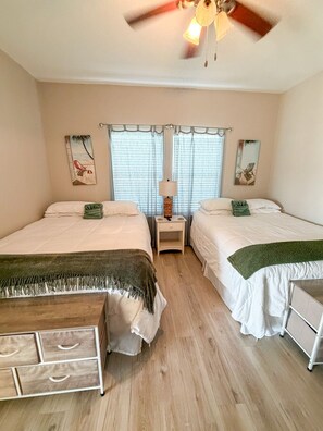 2 bedrooms, WiFi, bed sheets - Boujee Beach - Crystal Beach (Bolivar Peninsula)