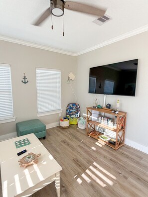 TV - Boujee Beach - Crystal Beach (Bolivar Peninsula)