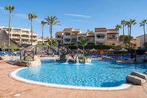 A heated pool - Dolphins Sights Views by Alfresco Stays (Mijas Costa)