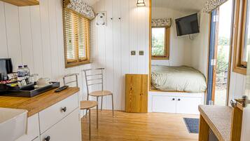 1 habitación, decoración personalizada y muebles diferentes
