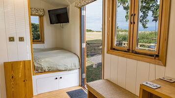 1 bedroom, individually decorated, individually furnished, free WiFi