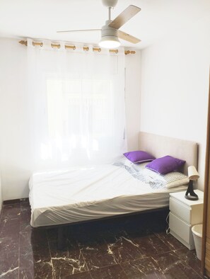 Iron/ironing board, Internet, bed sheets - Apartment 3 minutes from the beach and with sea views (Calafell)