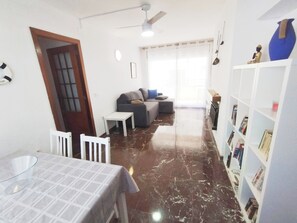 Living area - Apartment 3 minutes from the beach and with sea views (Calafell)