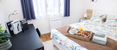 Strykejern/-brett, internettilgang og sengetøy