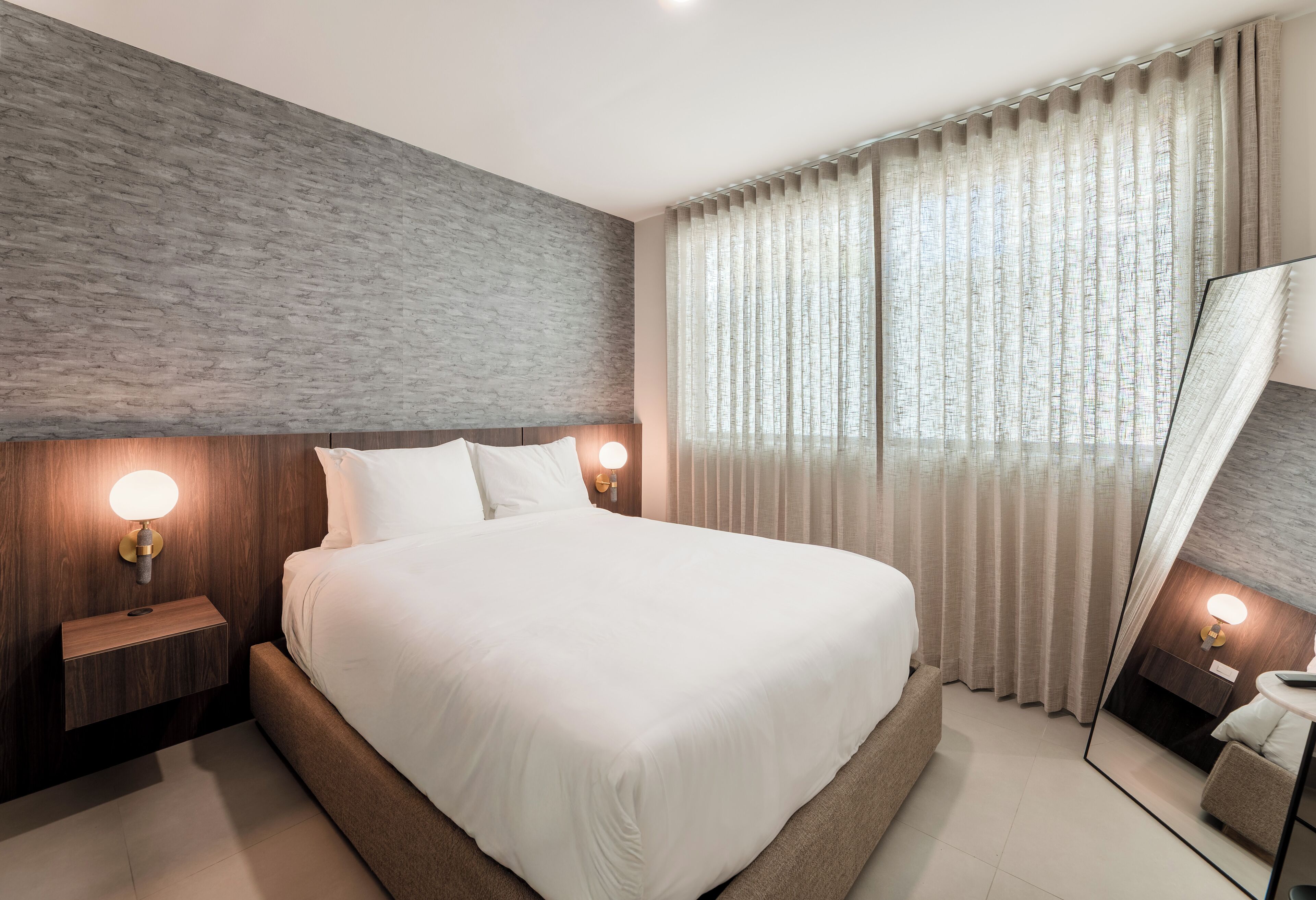 ห้องดีลักซ์ดับเบิลสำหรับพักเดี่ยว, ห้องครัวขนาดเล็ก | เครื่องนอนระดับพรีเมียม, เตียงพร้อมฟูกเสริมที่นอน, โต๊ะทำงาน