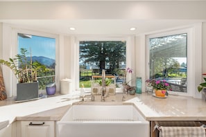 Interior - Sugarloaf View Farmhouse (Kenwood)