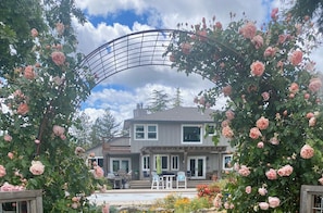 Exterior - Sugarloaf View Farmhouse (Kenwood)