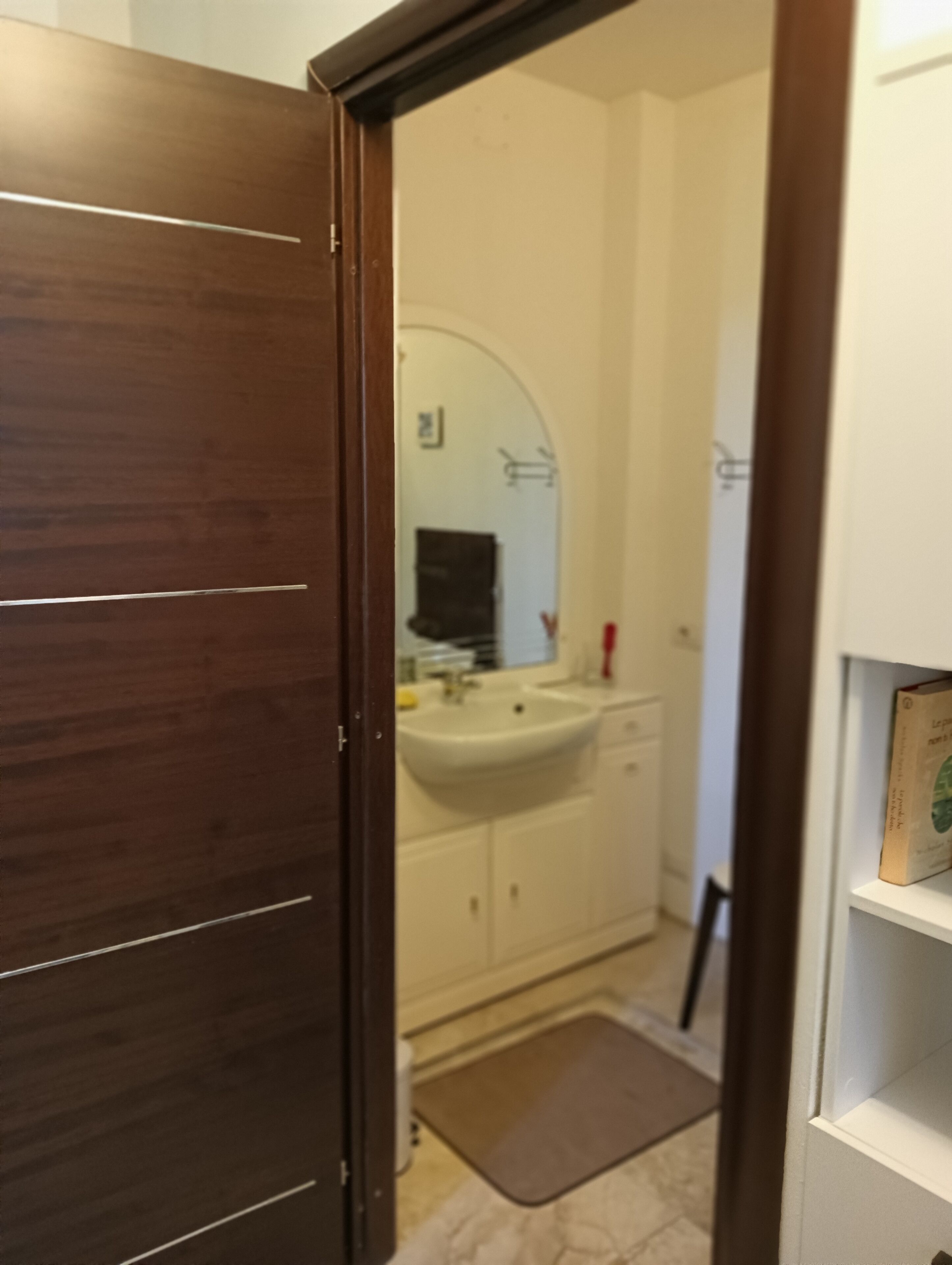 Haartrockner, Handtücher, Seife, Toilettenpapier