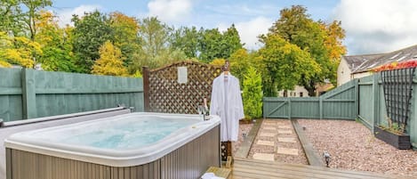 Tina de hidromasaje al aire libre