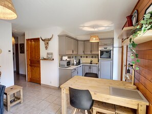 Fridge, microwave, oven, dishwasher - 2 CHAT103 - Two rooms in the center of the station (Praz-sur-Arly)