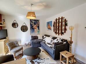 TV - 2 CHAT103 - Two rooms in the center of the station (Praz-sur-Arly)