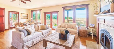 Smart TV, caminetto, videogiochi, lettore DVD