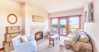 NEW! Hot Tub, OCEANFRONT, Fire Pit, Dogs Ok (SOFO)