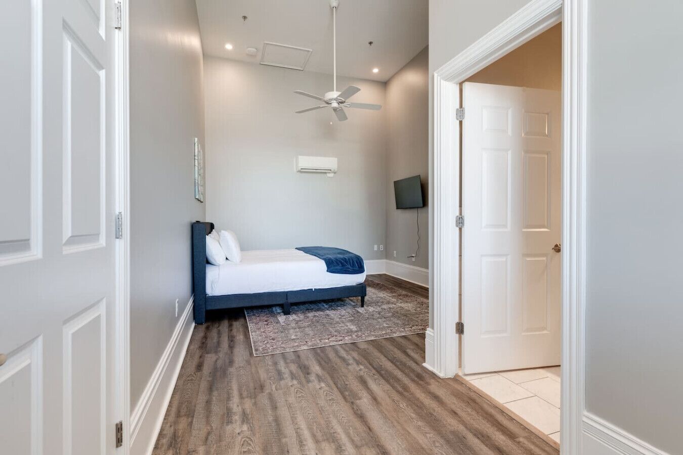 Iron/ironing board, travel crib, WiFi, bed sheets