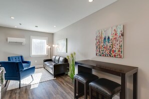TV - The Sanctuary Historic Church|King Bed | East Nash (Nashville)