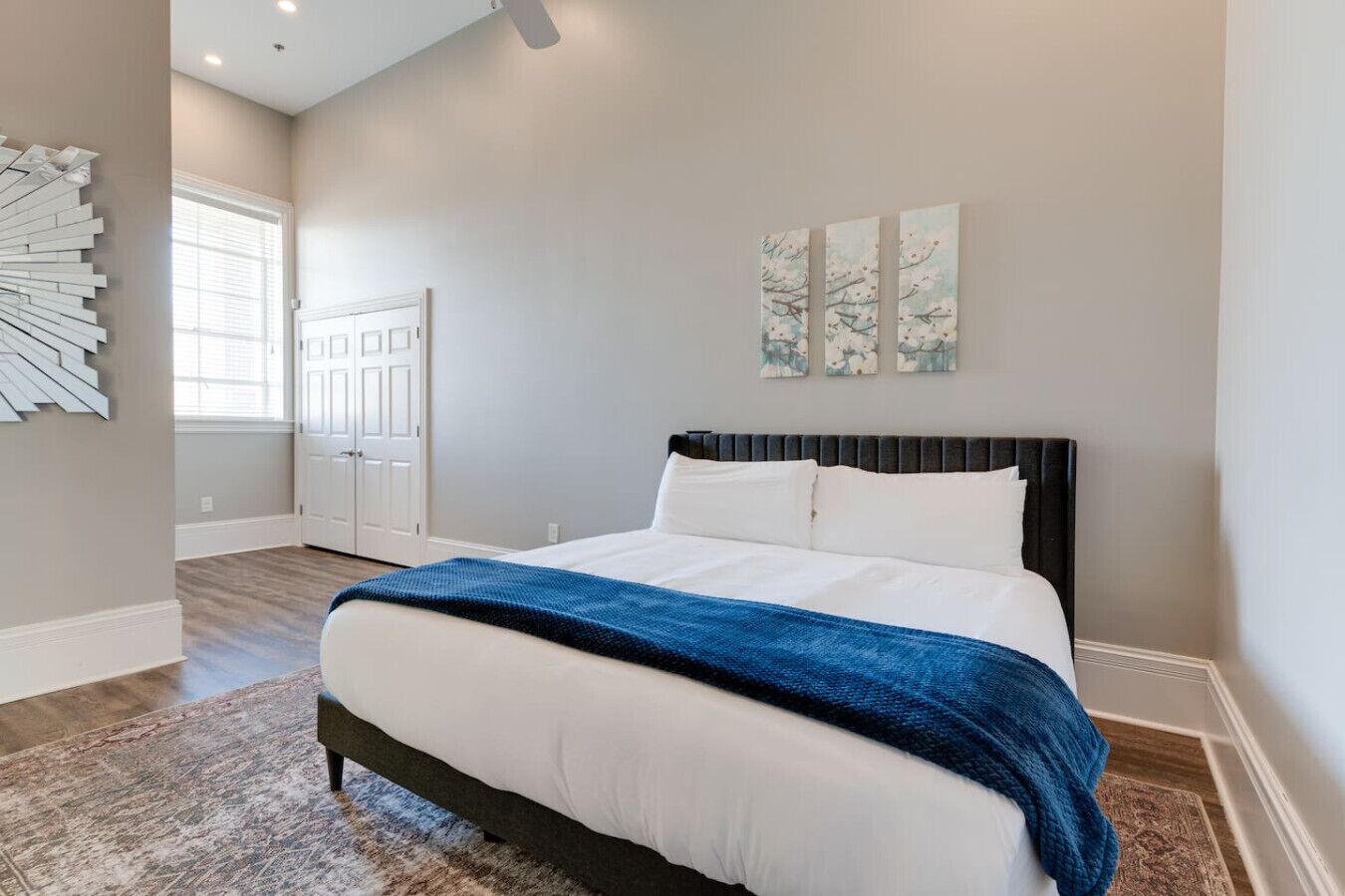 Iron/ironing board, travel crib, WiFi, bed sheets