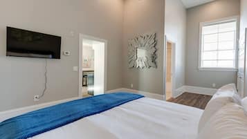 Een strijkplank/strijkijzer, reisbedje, wifi, beddengoed