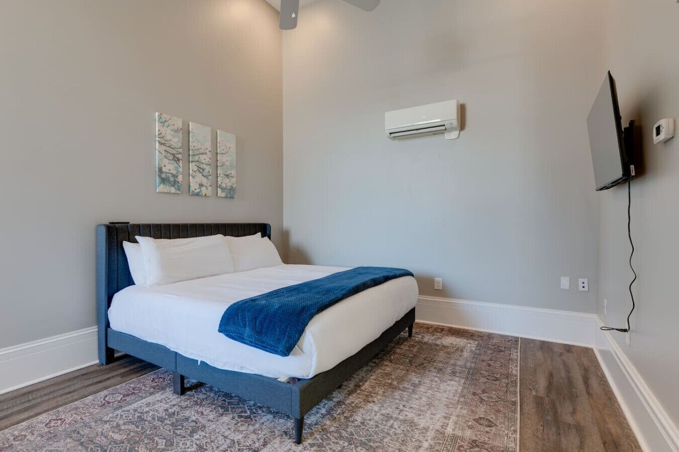 Iron/ironing board, travel crib, WiFi, bed sheets