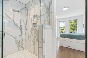 Bathroom - Prince Estate 4 Suites 2 Kitchens Huge Parking (Nashville)