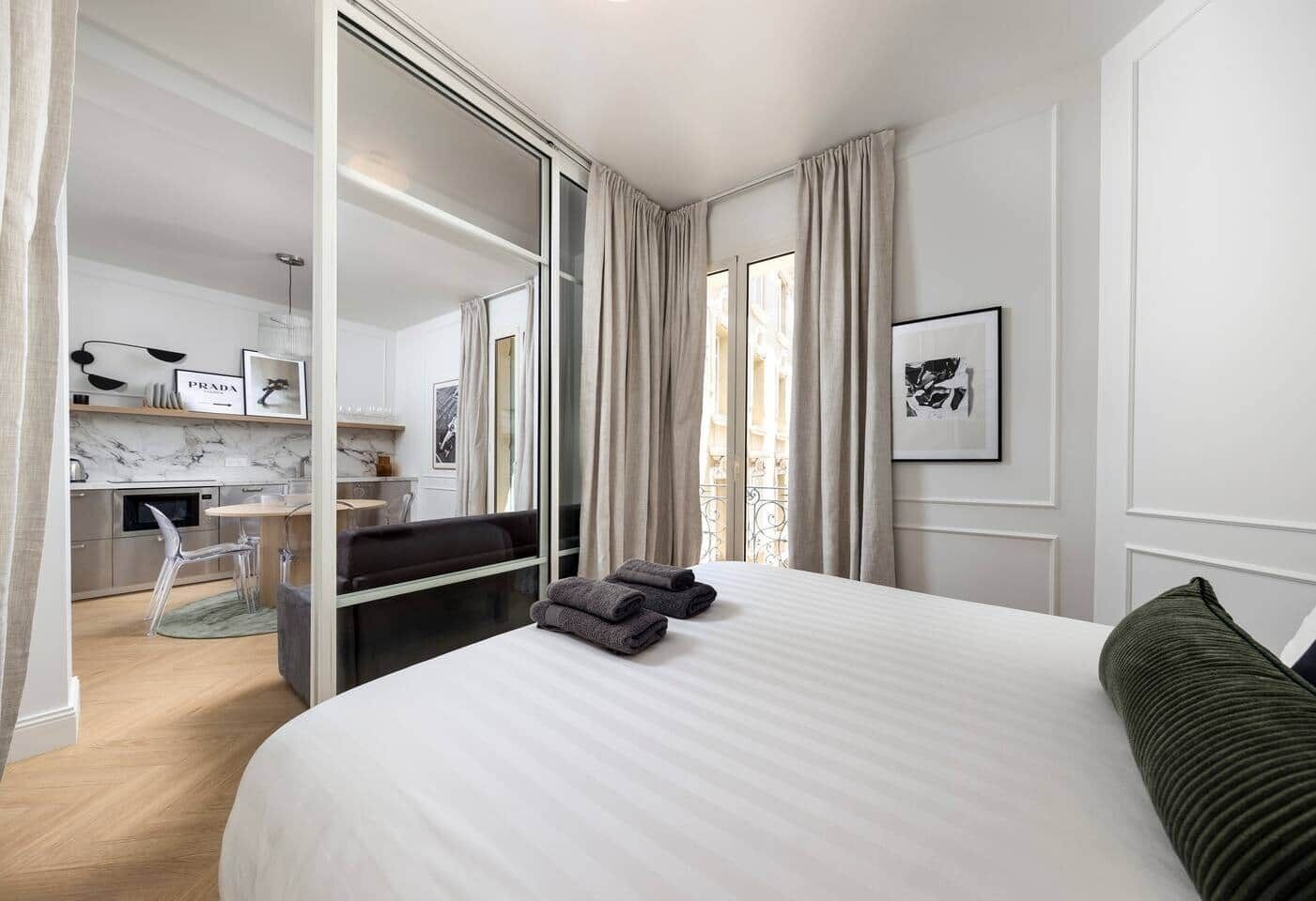 1 slaapkamer, een strijkplank/strijkijzer, wifi, beddengoed