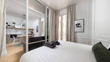 1 slaapkamer, een strijkplank/strijkijzer, wifi, beddengoed