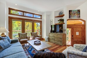 Smart TV, fireplace - Breckenridge 125 - Four Bedroom House, Sleeps 10 (Breckenridge)