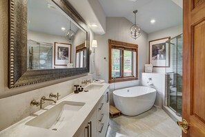Hair dryer, towels - Breckenridge 125 - Four Bedroom House, Sleeps 10 (Breckenridge)