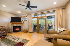 Smart TV, fireplace - Breckenridge 132 - Three Bedroom House, Sleeps 10 (Breckenridge)