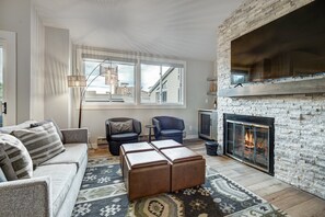 Smart TV, fireplace - Breckenridge 133 - Two Bedroom House, Sleeps 6 (Breckenridge)