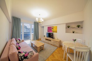 Living area - Cozy 1-bedroom apartment in perfect București with AC (București)