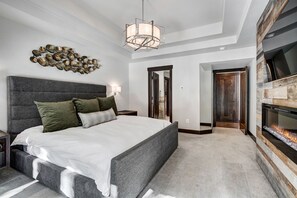 5 bedrooms, iron/ironing board, WiFi, bed sheets