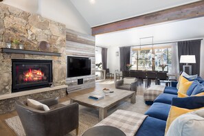 Smart TV, fireplace - Breckenridge 117 - Eight Bedroom Villa, Sleeps 16 (Breckenridge)