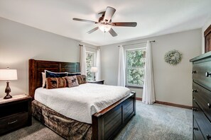 Iron/ironing board, WiFi, bed sheets - Blue River 3 - Four Bedroom Villa, Sleeps 10 (Colorado)