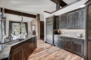 Fridge, microwave, oven, stovetop - Breckenridge 122 - Four Bedroom Villa, Sleeps 12 (Breckenridge)