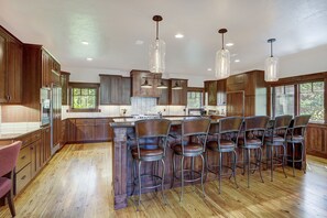 Fridge, microwave, oven, stovetop - Breckenridge 119 - Seven Bedroom Villa, Sleeps 18 (Breckenridge)