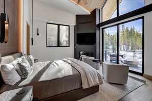 Een strijkplank/strijkijzer, wifi, beddengoed