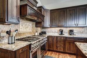 Fridge, microwave, oven, stovetop - Breckenridge 153 - Four Bedroom Villa, Sleeps 12 (Breckenridge)