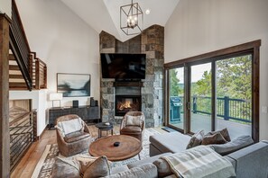 Smart TV y chimenea 