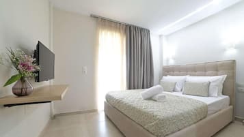 Tabla de planchar con plancha, wifi y ropa de cama