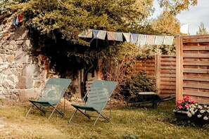 Property grounds - Gîte Terre - 1-4 pers - quiet, 20 mins from Vulcania and Puy-de-Dôme (Gelles)