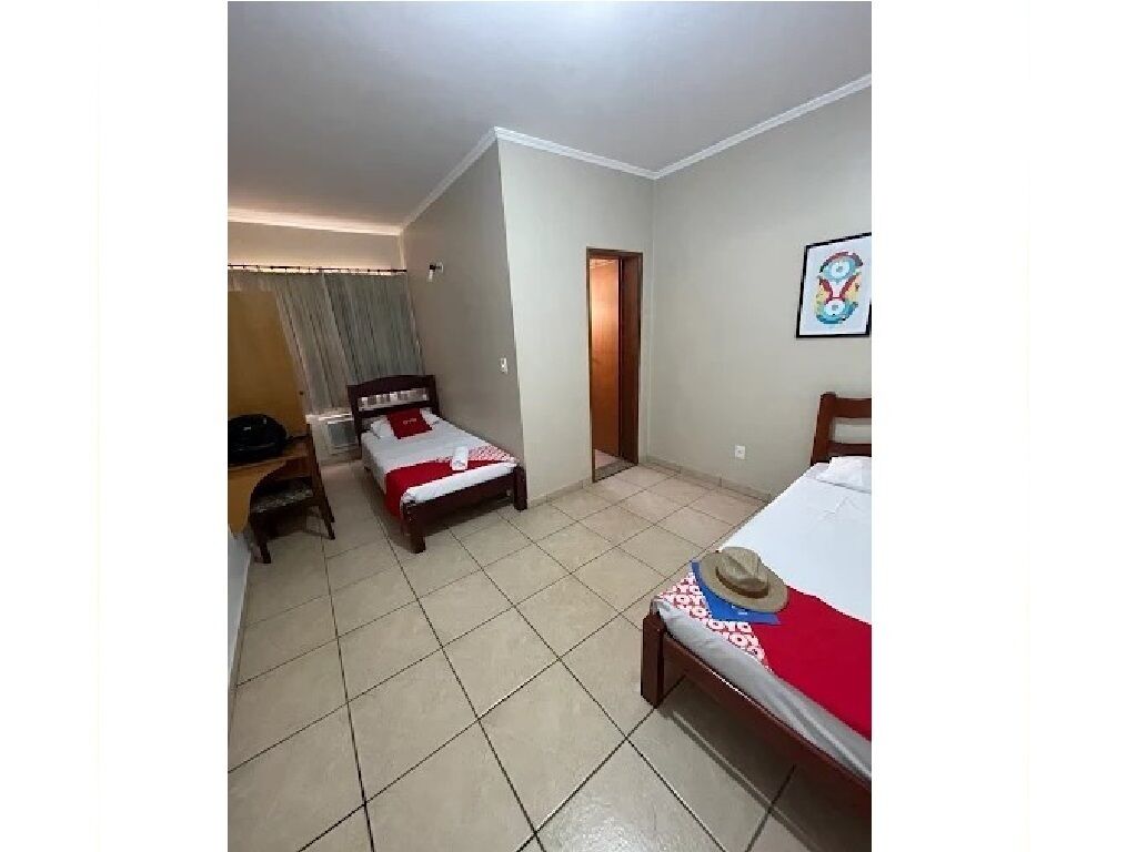 Habitación con 1 cama matrimonial o 2 individuales | Escritorio, espacio para trabajar con laptop y wifi gratis 