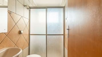 Quarto casal ou duplo | Banheiro | Produtos de toalete grátis, toalhas de banho, sabonete, shampoo